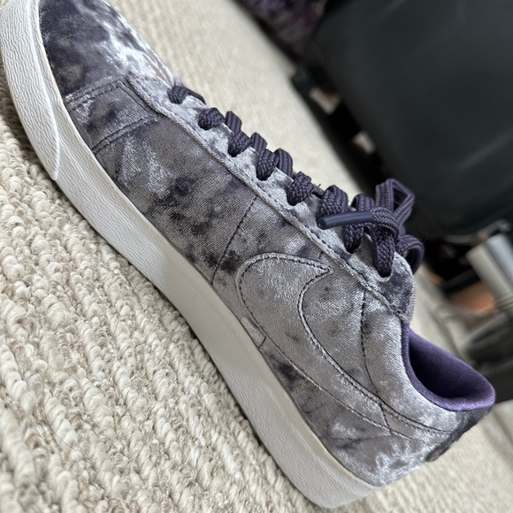 NIKE WOMEN’S BLAZER LOW LX - Picture 4 of 6